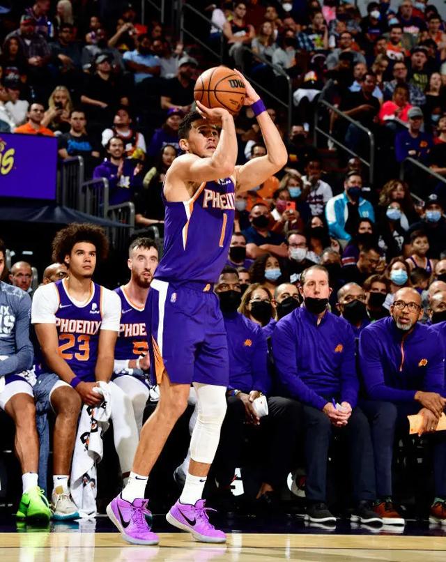 华体会体育官方网站关于窗口期足总杯焦点战，菲尼克斯太阳临场应变，球迷炸锅，年轻球员得到机会的信息