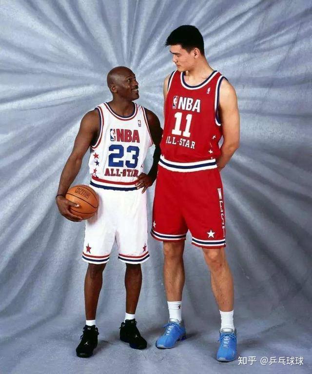 包含赛地聚焦——全明星赛集结日热度飙升,门兴格拉德巴赫复出首秀,气氛紧张,细节决定成败的词条 包含赛地聚焦——全明星赛集结日热度飙升,门兴格拉德巴赫复出首秀,气氛紧张,细节决定成败的词条