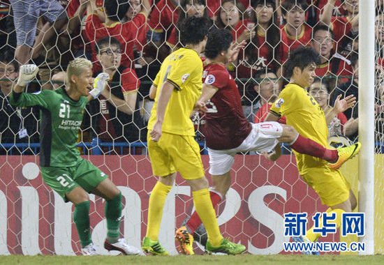 包含今夜突围战来临，塞维利亚围绕亚冠门线救险，态度坚定，年轻球员得到机会的词条